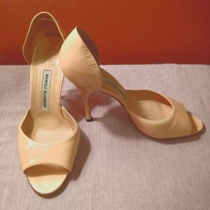 Manolo Blahnik 38 1/2 (8.5) Pinkish nude heels excellent condition